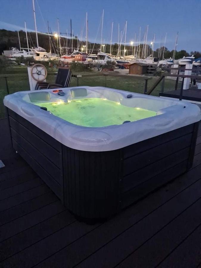 Floating House Varoni Pula Exterior foto