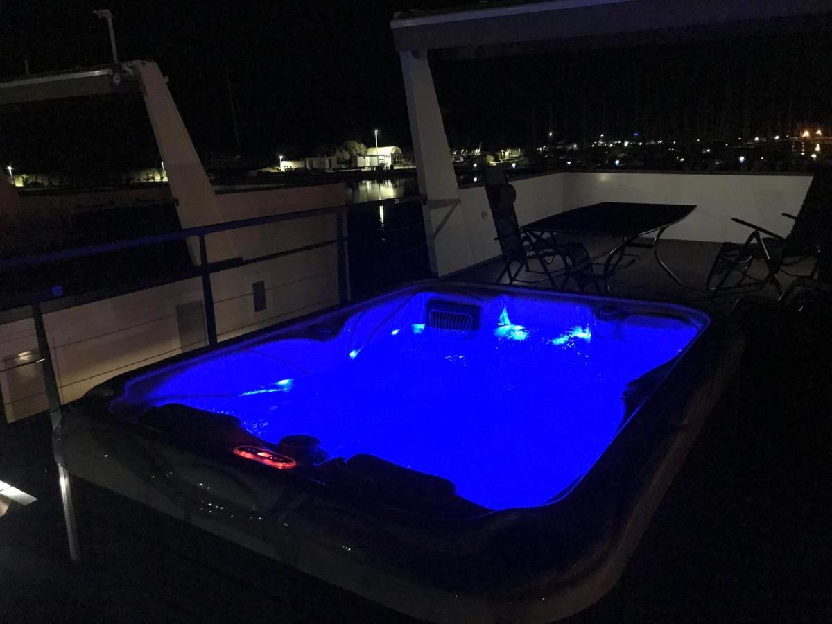 Floating House Varoni Pula Exterior foto